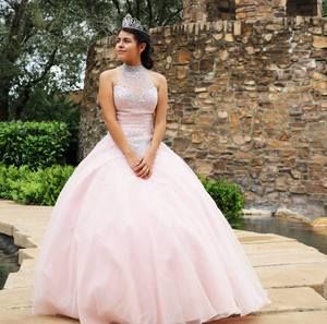 Meet your Posher, Dominga